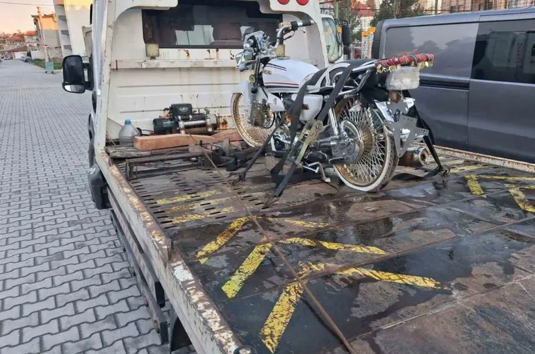 Kütahya’da ’Dur’ ihtarına uymayan ehliyetsiz ve plakasız sürücüye 326 bin TL ceza
