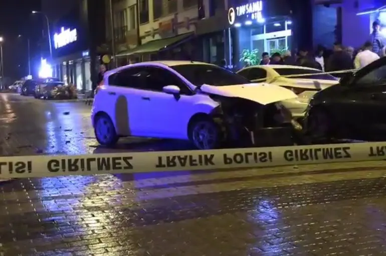 Kütahya’da otomobiller çarpıştı: 3 yaralı
