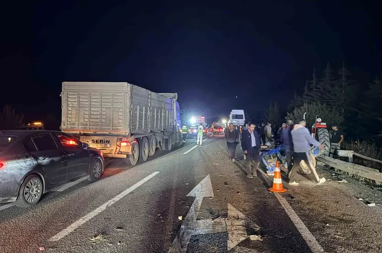 Kütahya’da zincirleme trafik kazası: 7 yaralı
