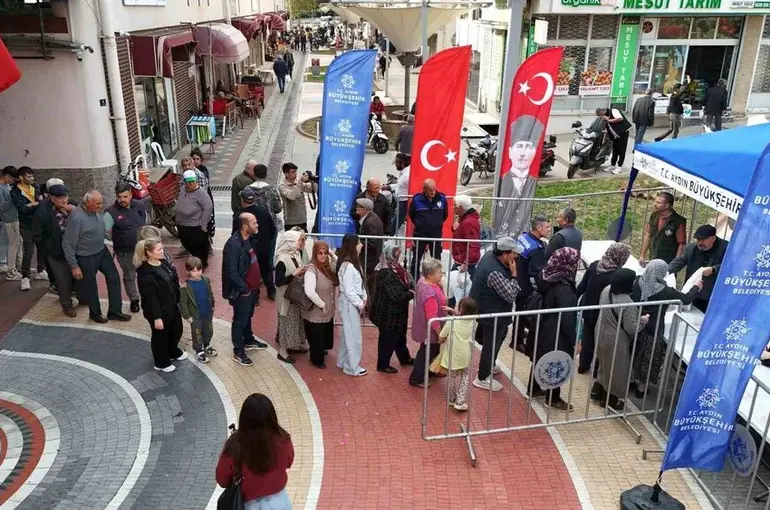 Kuyucak’ta binlerce fide vatandaşlarla buluştu
