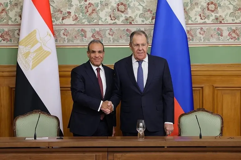 Lavrov: "ABD’nin sadece Hürmüz’ün açılmasını talep etmesi değil, savaşı sonlandırması da gerekiyor"
