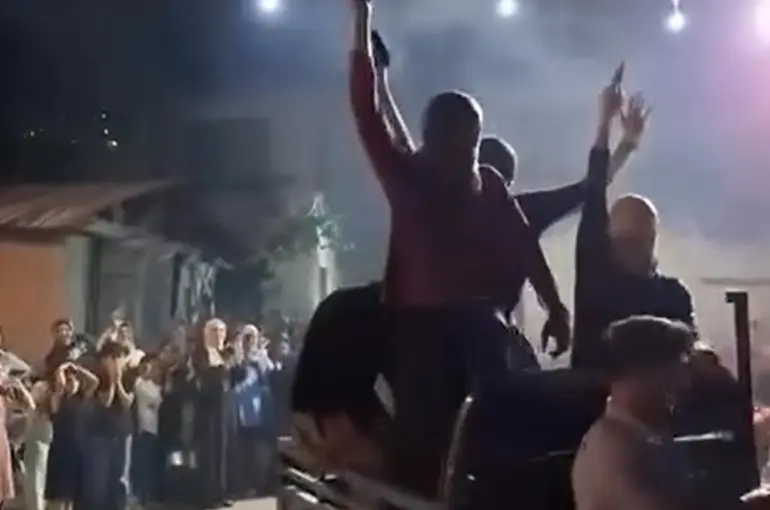 Magandalar düğünde tehlike saçtı
