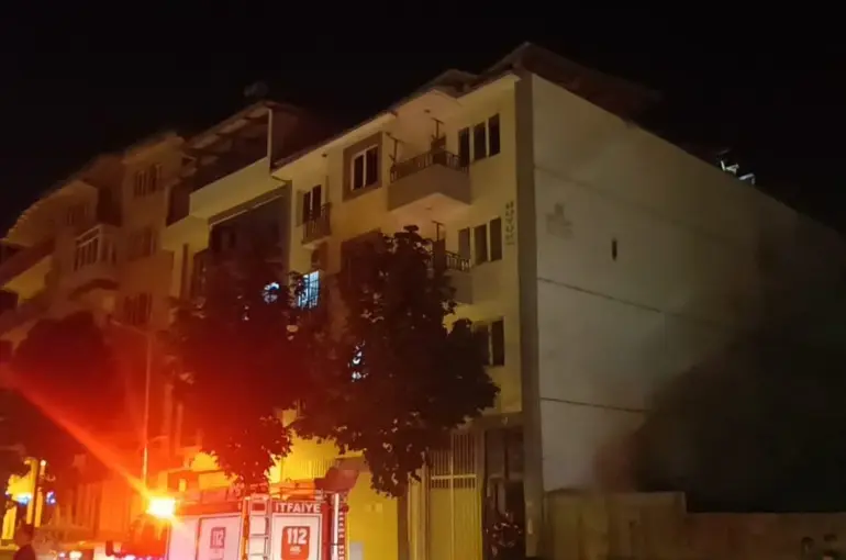Malatya’da apartman çatısında göçük
