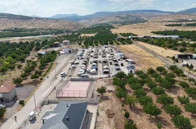 Malatya’da zorlu kayısı mesaisine modern yaşam alanı
