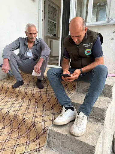 Malazgirt Ziraat Odasından takdir toplayan hizmet: Yaşlı çiftçinin ÇKS başvurusu evinde yapıldı
