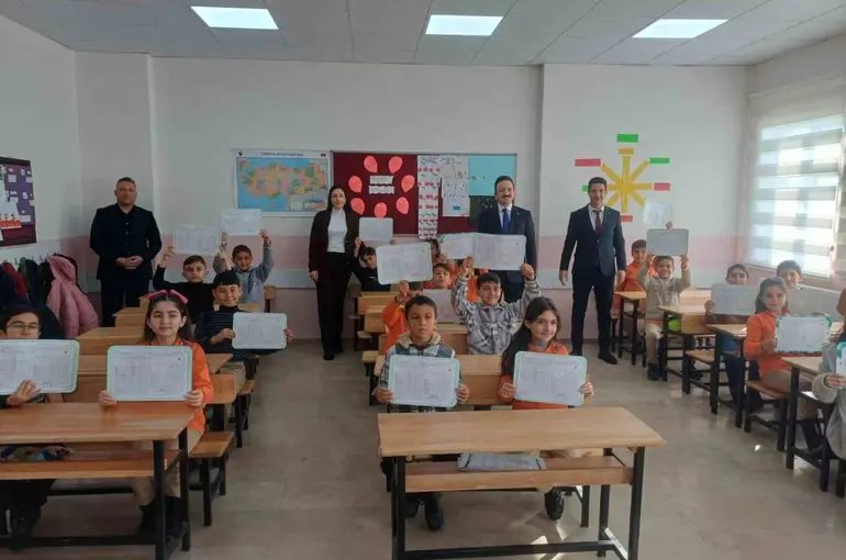 Malazgirt’te 10 bin 200 öğrenci karne sevinci yaşadı
