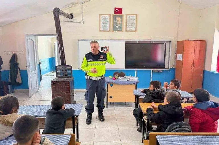 Malazgirt’te 52 öğrenciye trafik eğitimi
