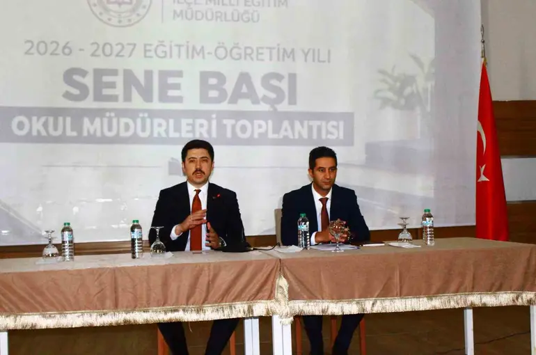 Malazgirt’te okul müdürleriyle yeni dönem toplantısı
