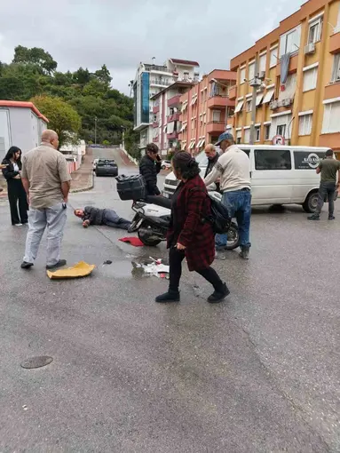Manavgat’ta kamyonetle çarpışan motosikletin sürücüsü yaralandı
