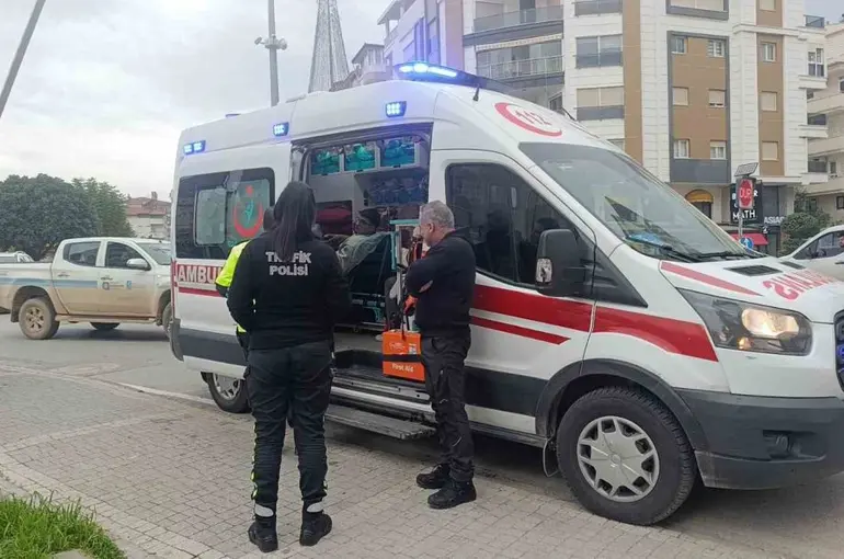 Manavgat’ta motosiklet devrildi: 1 yaralı
