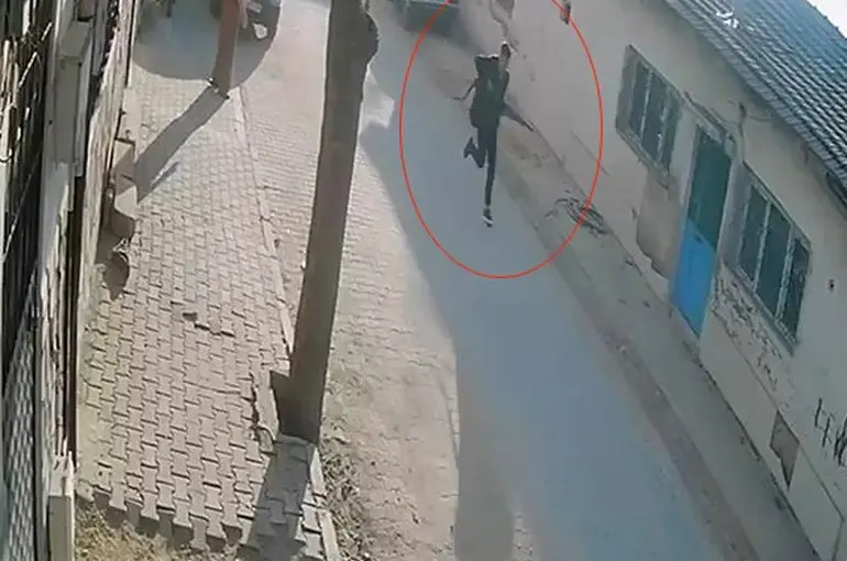 Manisa’da okul önünde silahlı saldırı: 2 yaralı