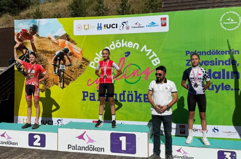 Manisalı bisikletçiler, Erzurum’dan 14 madalyayla döndü
