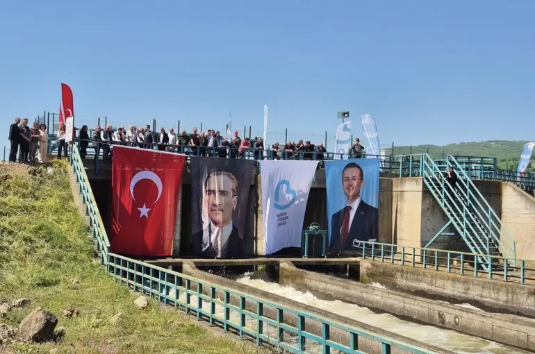 Manyas Barajı’nda kapaklar açıldı, kanallara su verilmeye başlandı
