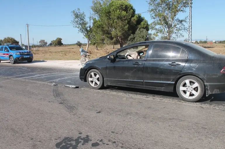Manyas’ta otomobil motoiklete çarptı: 1 ölü
