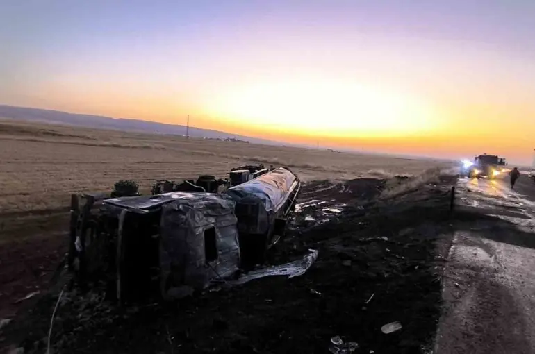 Mardin’de mazot yüklü tanker yandı

