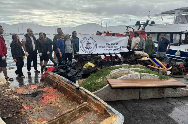 Marmaris’te sezon sonu deniz dibi temizliğinde çıkanlar şaşırttı
