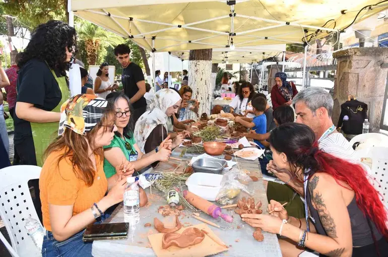 Menemen Çömlek Festivali’nde örnek hareket
