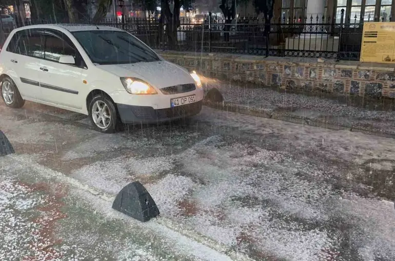 Menteşe’de dolu ve sağanak
