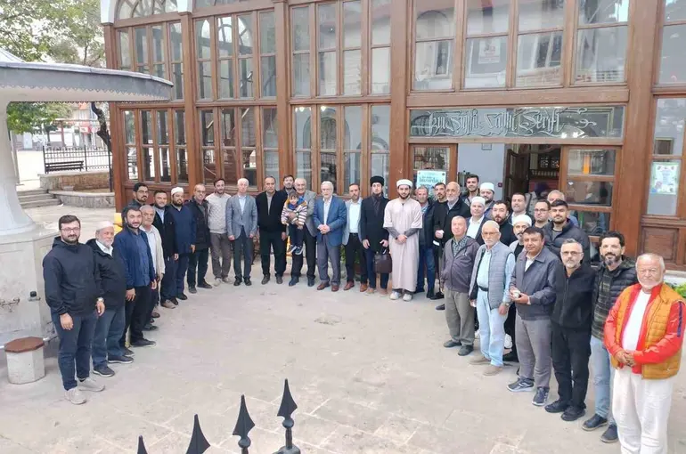 Menteşe’de vatandaşlar Kurşunlu Camii’nde sabah namazında buluştu
