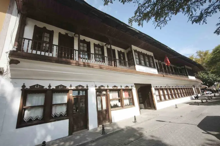 Menteşe’deki bazı tarihi taşınmazlar Mihrişah Valide Sultan Vakfı’na tescil ediliyor
