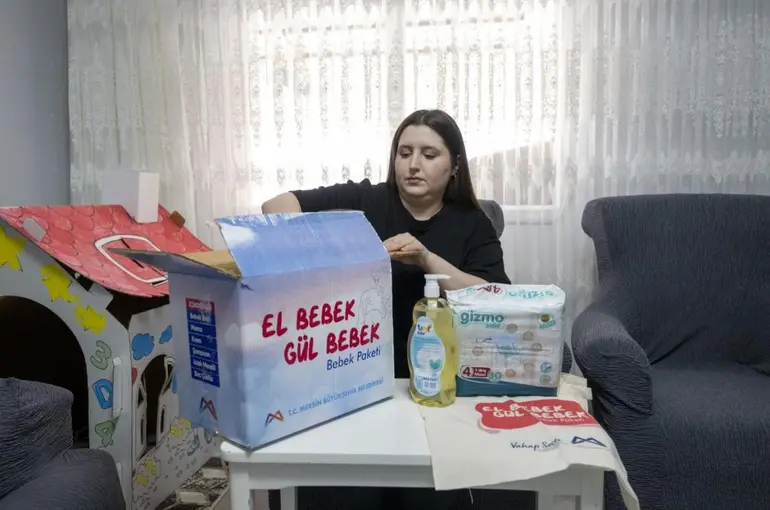 Mersin Büyükşehir Belediyesinden bebekli ailelere aylık destek
