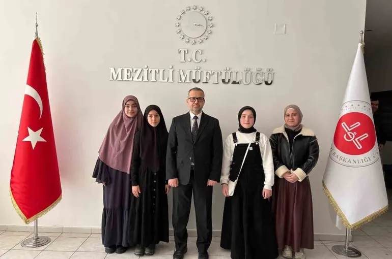 Mersin’de 6 ayda hafız olan 4 öğrenci altınla ödüllendirildi
