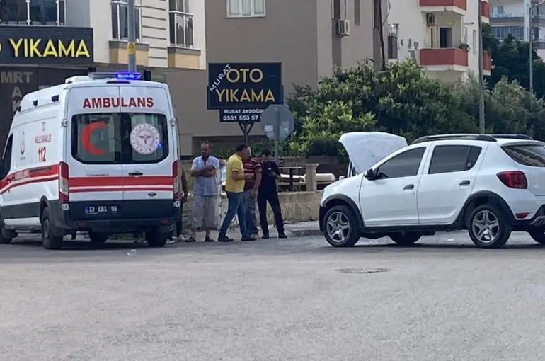 Mersin’de araçların karıştığı kazada 2 yaralı
