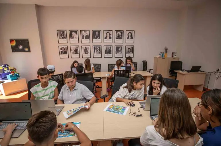 Mersin’de çocuklar yapay zekayla geleceği tasarlıyor
