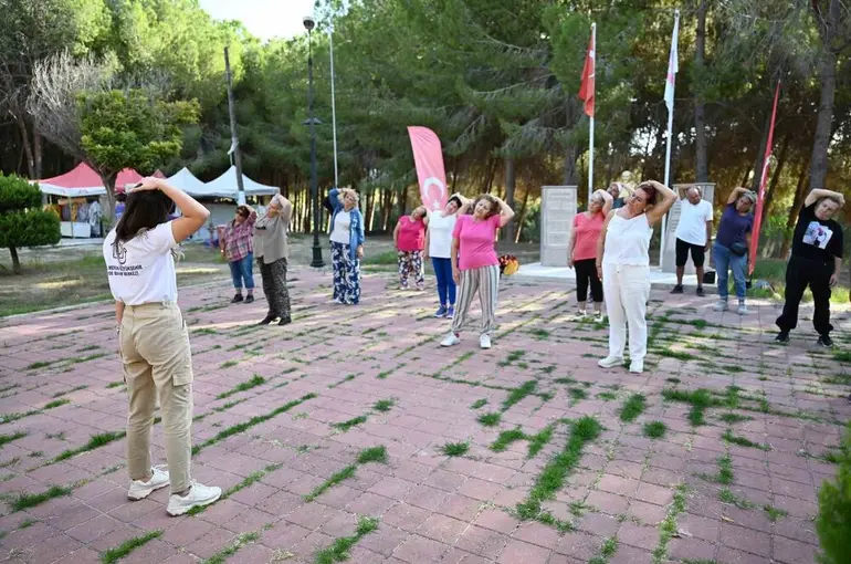 Mersin’de emekliler Tarsus’un güzelliklerinde buluştu
