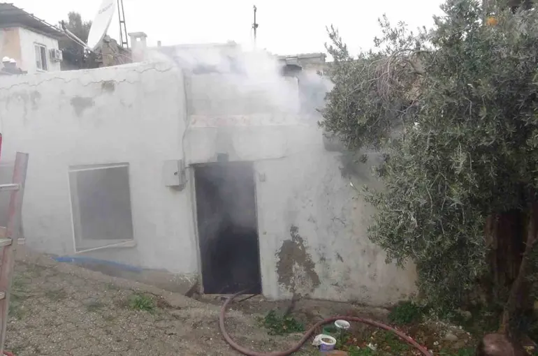 Mersin’de ev yangını: Bir ev kullanılamaz hale geldi
