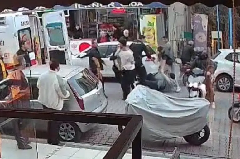 Mersin’de iki grup arasında bıçaklı kavga: 1 ağır yaralı
