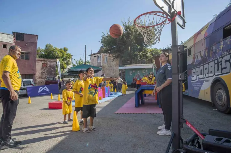 Mersin’de Sporbüs ile 26 bin çocuk sporla buluştu

