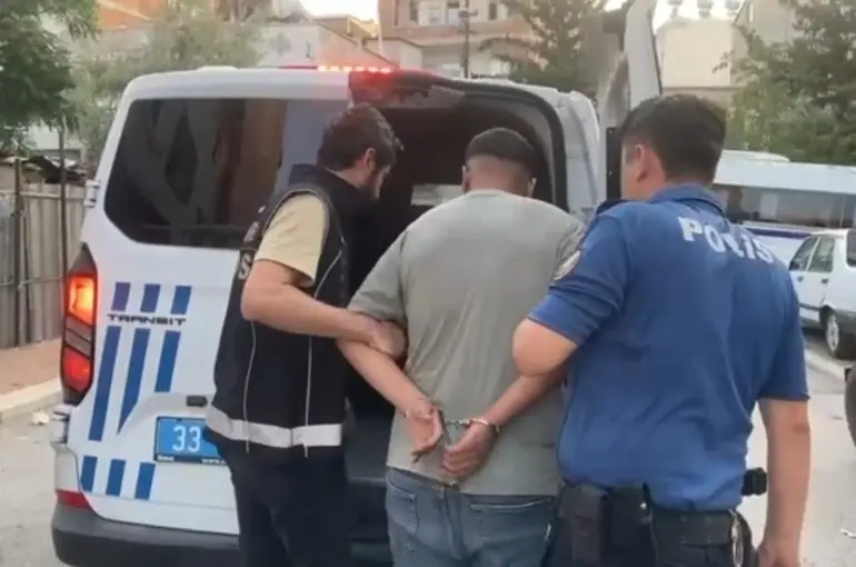 Mersin’de uyuşturucu kullanıcılarına şafak operasyonu: 42 gözaltı
