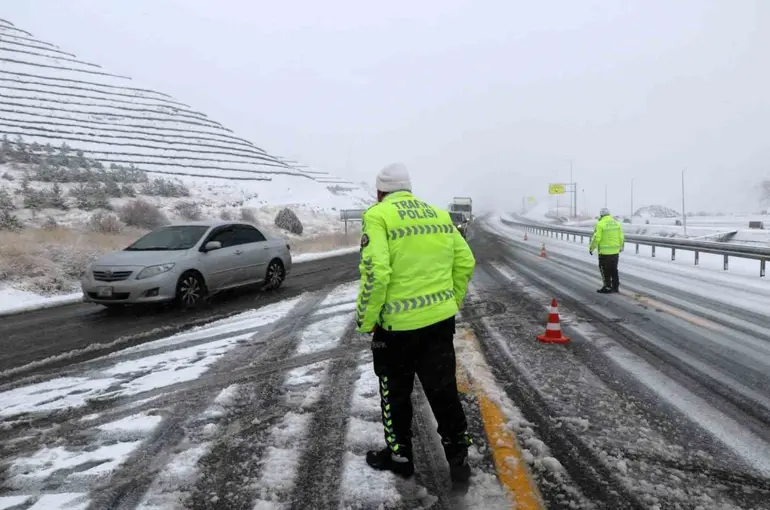 Meteoroloji’den buzlanma ve çığ uyarısı
