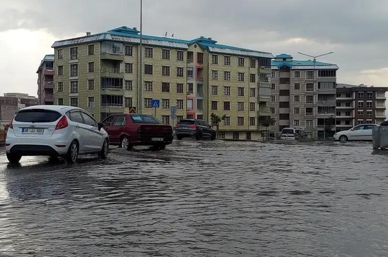 Meteorolojiden Erzurum ve Ardahan için  yağış uyarısı geldi
