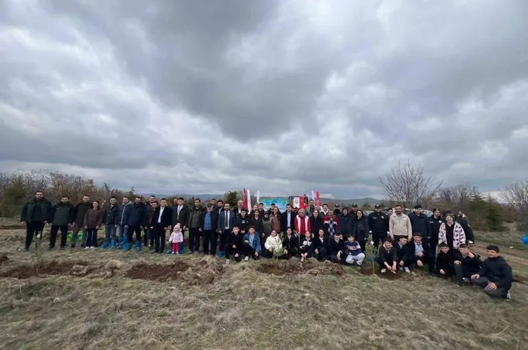 Mihalıççık’ta 100 fidan toprakla buluştu
