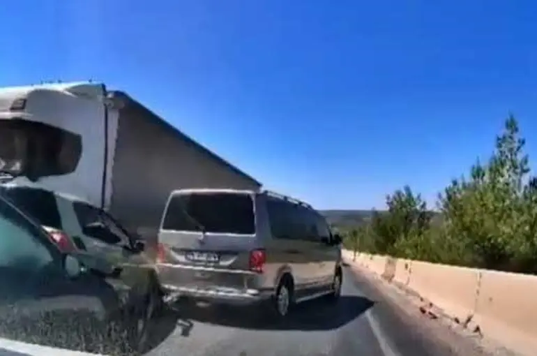 Milas’taki 5 araçlı kaza kameraya yansıdı
