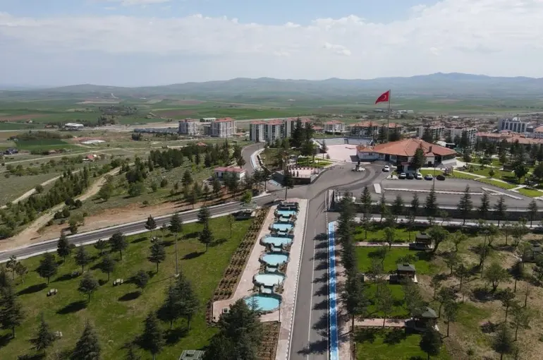 Millet bahçesiyle ilçenin çehresi değişti
