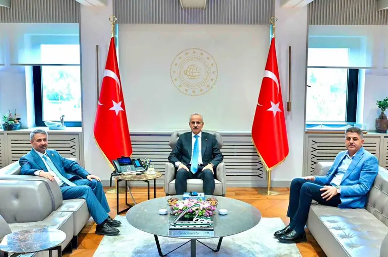 Milletvekili Alkayış: "Atatürk Bulvarı’nda 12 kilometrelik yan yollarımızı yeniliyoruz"

