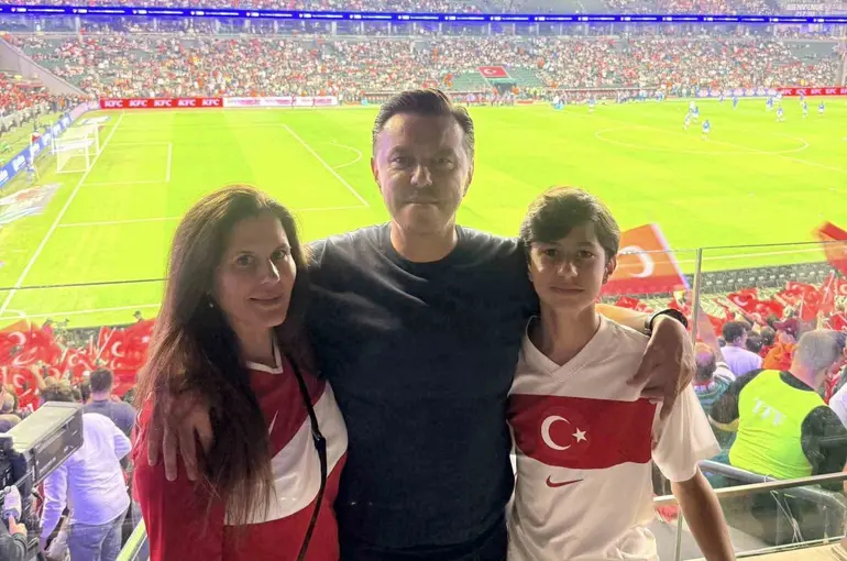 Milletvekili Hatipoğlu, milli maçı tribünden takip etti
