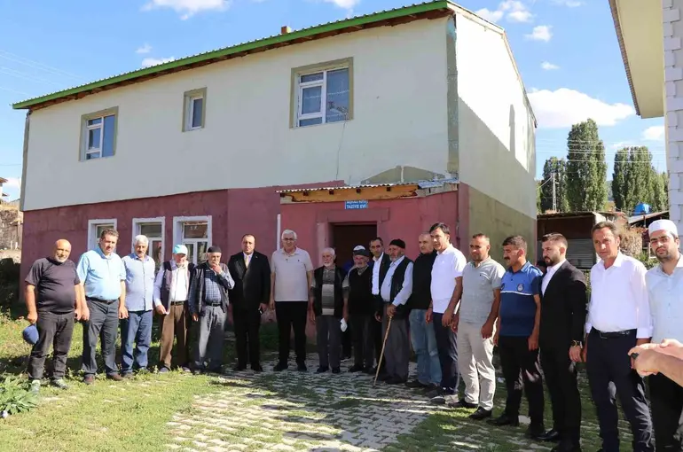 Milletvekili Öz, muhtarlarla buluştu
