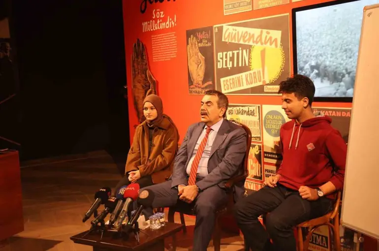 Milli Eğitim Bakanı Tekin’den Aydın’da ’Demokrasi ve Însan’ dersi
