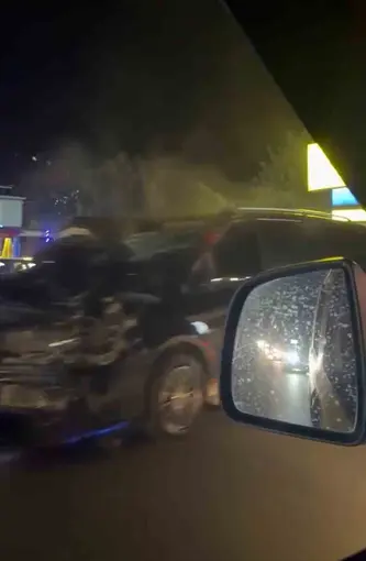 Minibüsle çarpışan motosikletli ağır yaralandı
