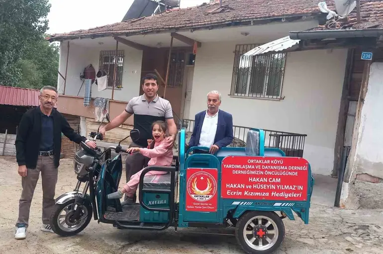 Minik Ecrin’in elektrikli araç sevinci
