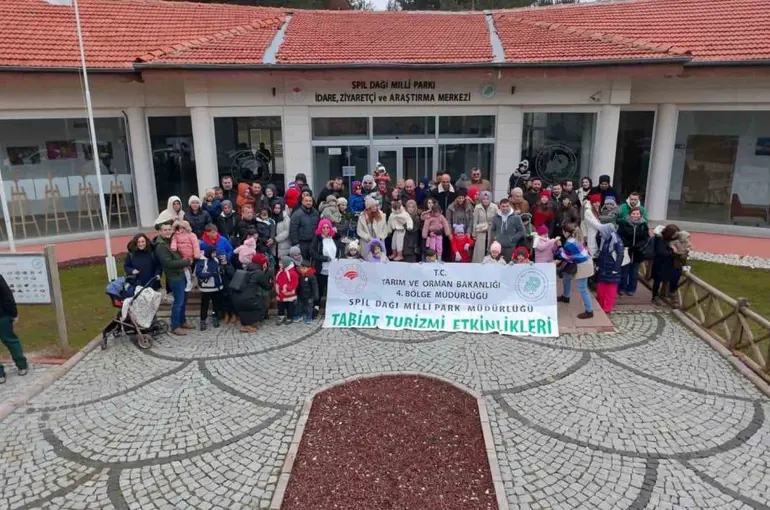 Minikler Spil Dağı’nda doğayla buluştu
