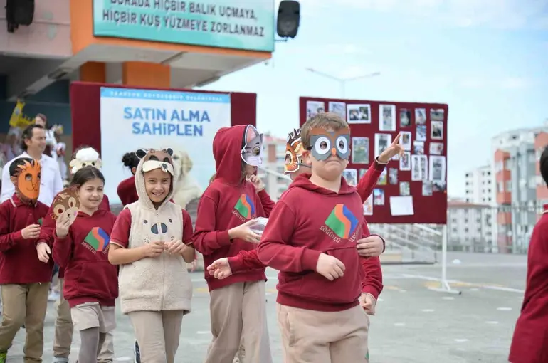 Miniklere hayvan sevgisini aşıladılar
