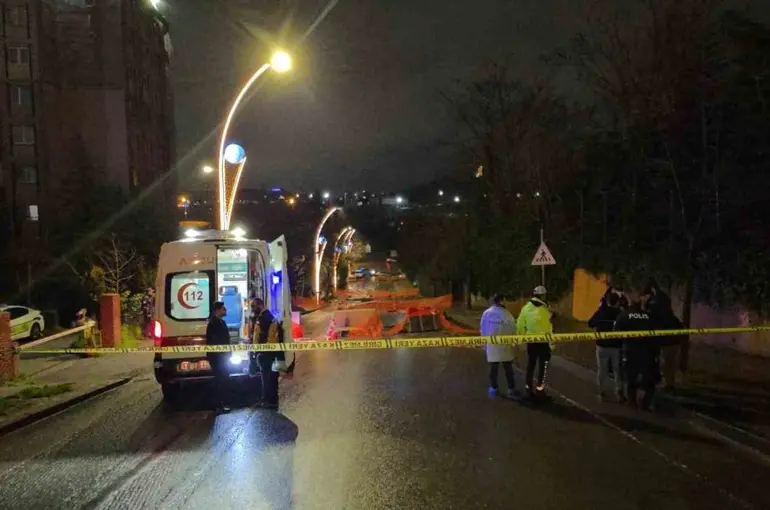 Motosiklet beton bariyerlere çarptı: 1 ölü
