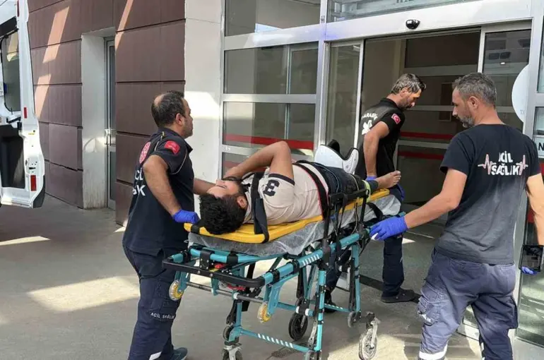 Motosiklet devrildi: 1 yaralı
