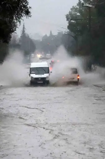 Muğla’nın 7 ilçesine gök gürültülü sağanak yağmur uyarısı
