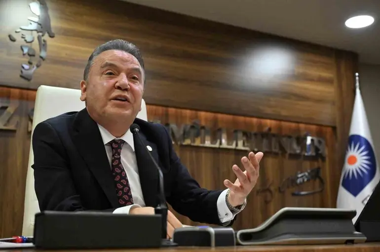 Muhittin Böcek hastaneye sevk edildi
